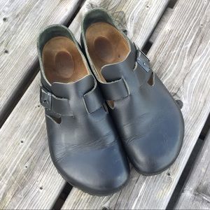 Birkenstock London Closed Toe Leather Shoe 39